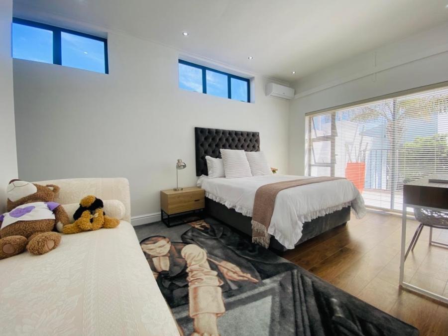 5 Bedroom Property for Sale in Sunset Beach Western Cape
